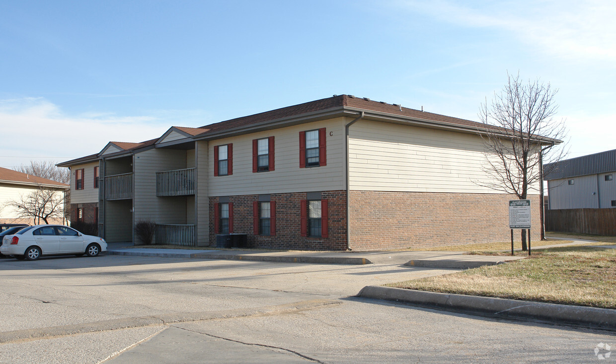 Building Photo - Laurel Glen Apartments