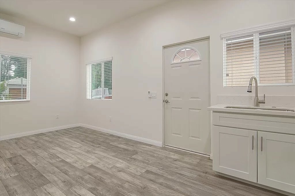 Photo - 20550 Leadwell St (Los Angeles, CA)