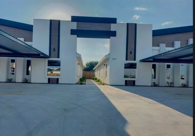 Primary Photo - 705 N Emerald Ave