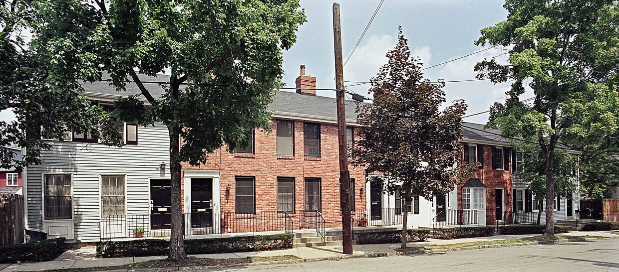 Primary Photo - 6407 Howe St