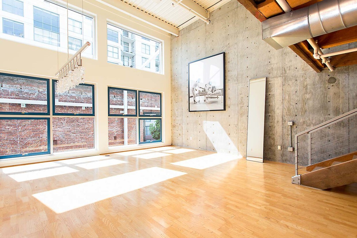 Primary Photo - 650 DELANCEY St