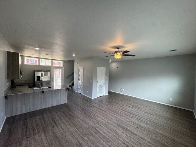 Foto del edificio - 1636 S Razorback Rd