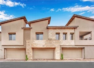 Building Photo - 600 N Carriage Hill Dr