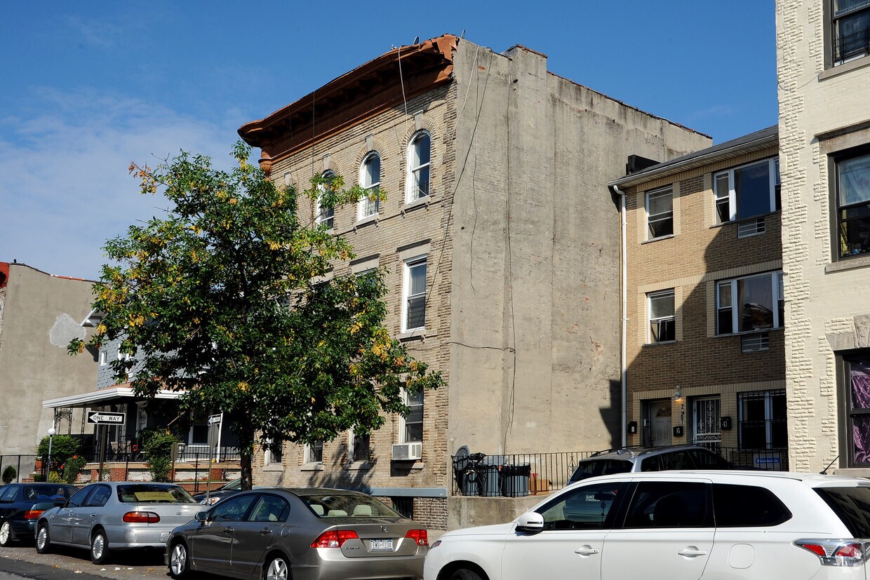Building Photo - 2332 Tilden Ave