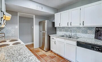 Building Photo - 17302 S Yorkglen Dr