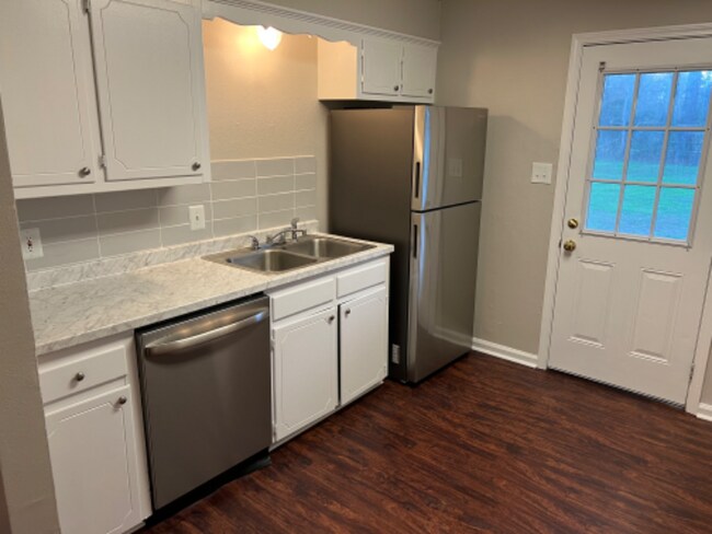Building Photo - 28960 Highland Dr