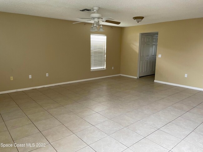 Building Photo - 1666 Sawgrass Dr SW