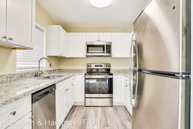 Foto del edificio - 5 br, 3 bath House - 1103 EMERALDA ROAD