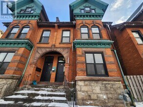 Building Photo - 498 Main St E