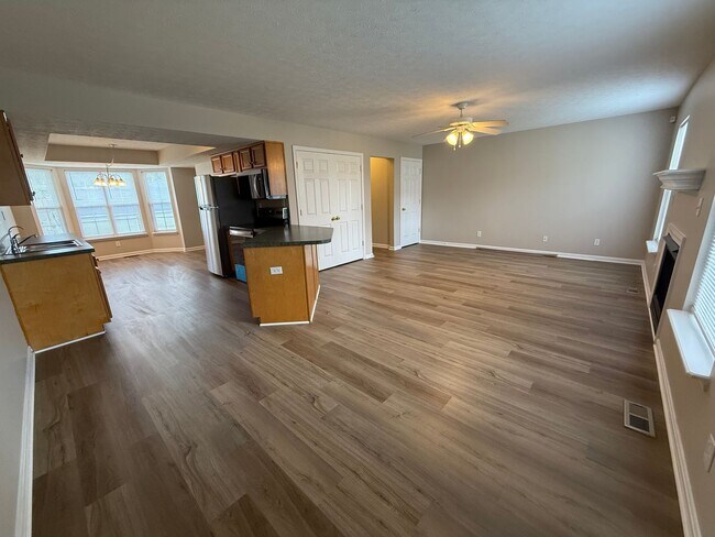 Foto del edificio - LARGE BEAUTIFUL 3 Bedroom 2.5 Bath Townhou...