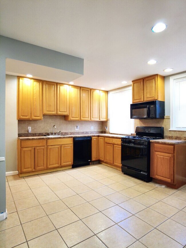 Foto del edificio - 6041 Frontenac St Philadelphia, PA 19149-3238