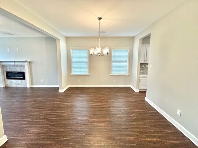 Building Photo - Now Leasing In Sommerville Brand New 4 Bed...