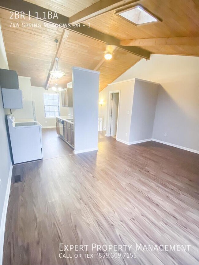 Foto del edificio - 746 Spring Meadows Dr