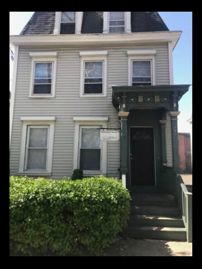 Building Photo - 848 State St