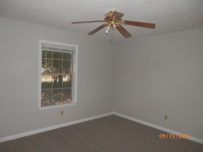 Foto del edificio - 631 Windhaven Dr