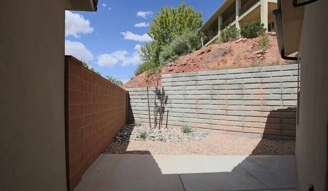 Foto del edificio - 1456 Clinton Way