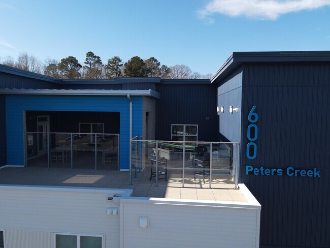 Foto del edificio - 600 Peters Creek