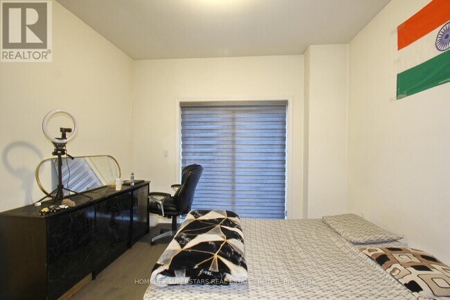 Building Photo - 72 Wascana Rd