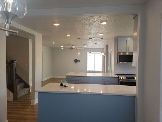 Building Photo - Bright and Beautiful Home with Room to Relax