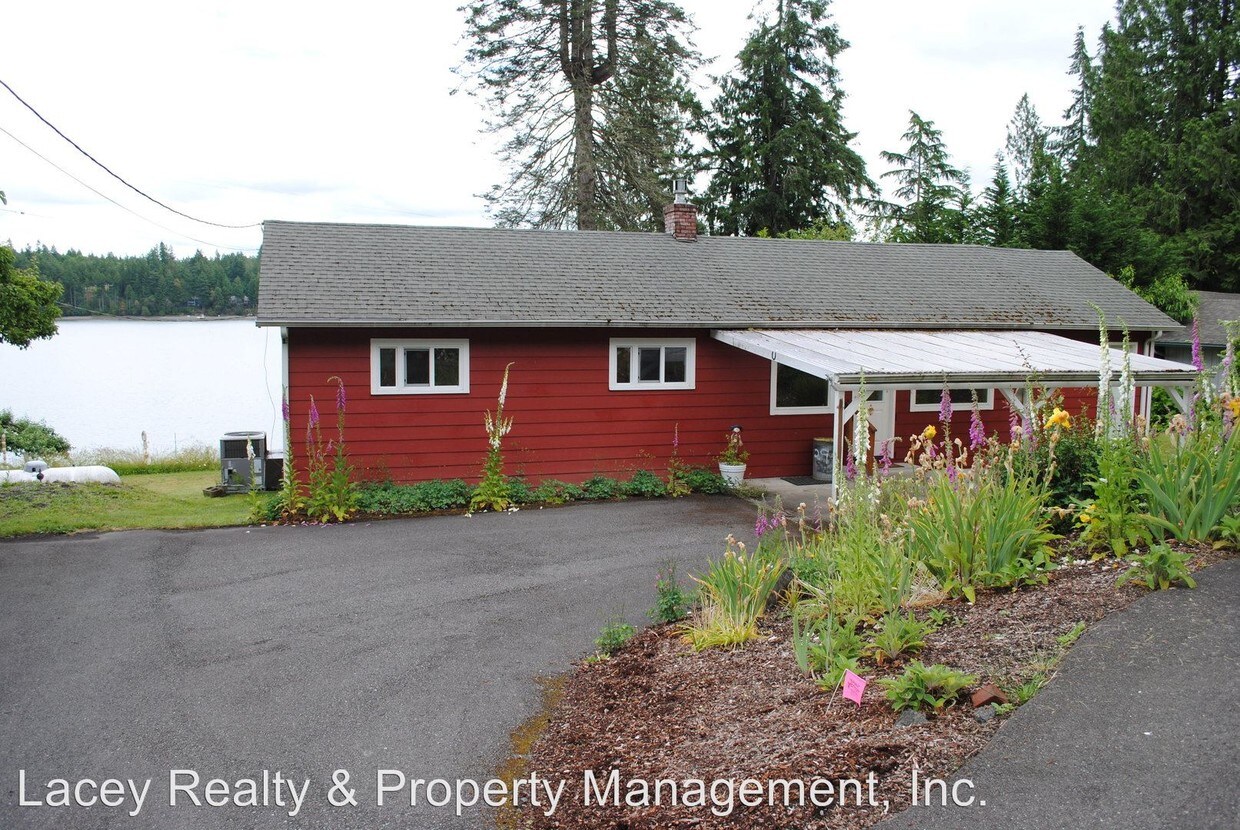 Primary Photo - 2846 Madrona Beach Rd NW