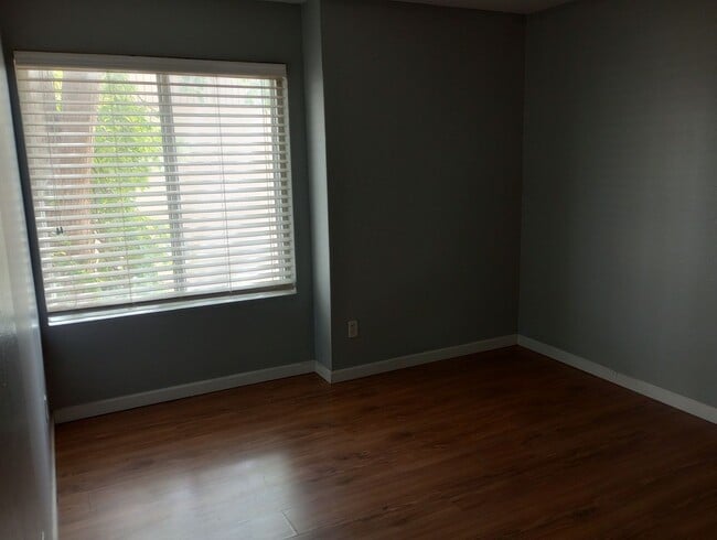 Building Photo - Cherry Creek Schools, 2 bed, 1 bath, 900 s...