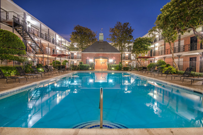 Explore our community amenities - Allen House Apartments