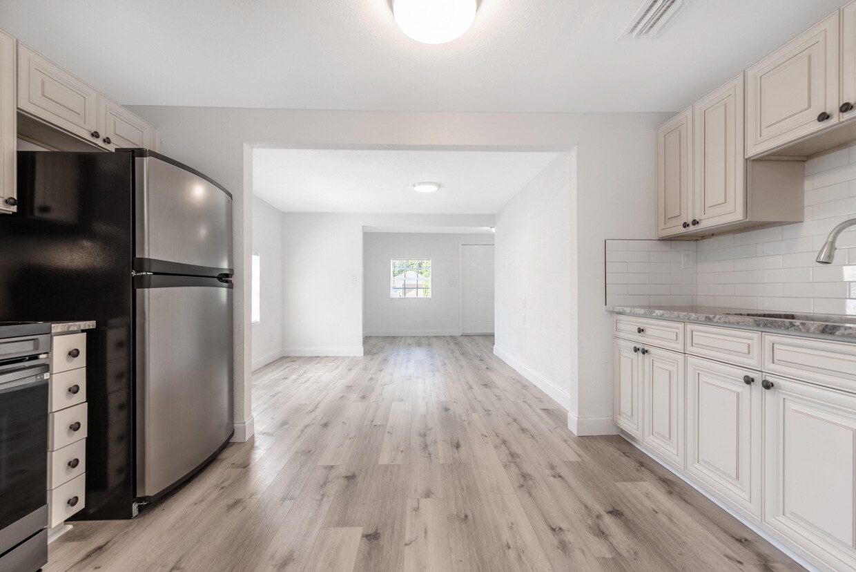 Foto principal - 4398 Whispering Pines Rd