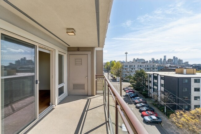 Building Photo - 500 5th Ave W