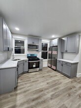 Building Photo - 65 Halstead St