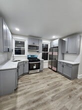 Building Photo - 65 Halstead St