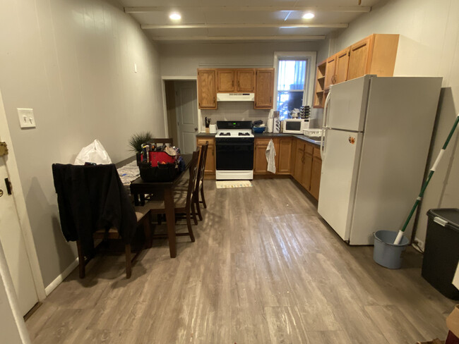 Kitchen - 330 S 42nd St
