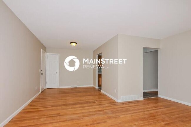 Building Photo - 3 Bedroom Pet-Friendly Home in St. Charles...