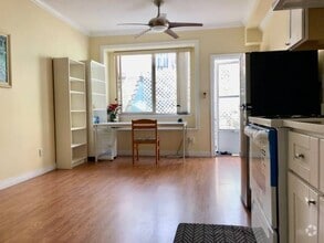 Building Photo - 4525 Darwin Av
