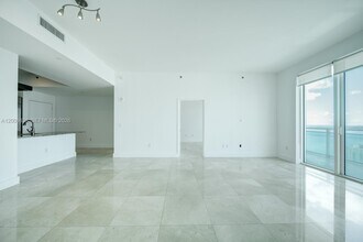 Building Photo - 950 Brickell Bay Dr