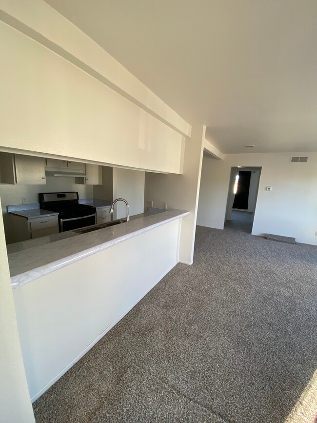 Foto del edificio - 18881 Valley Cir