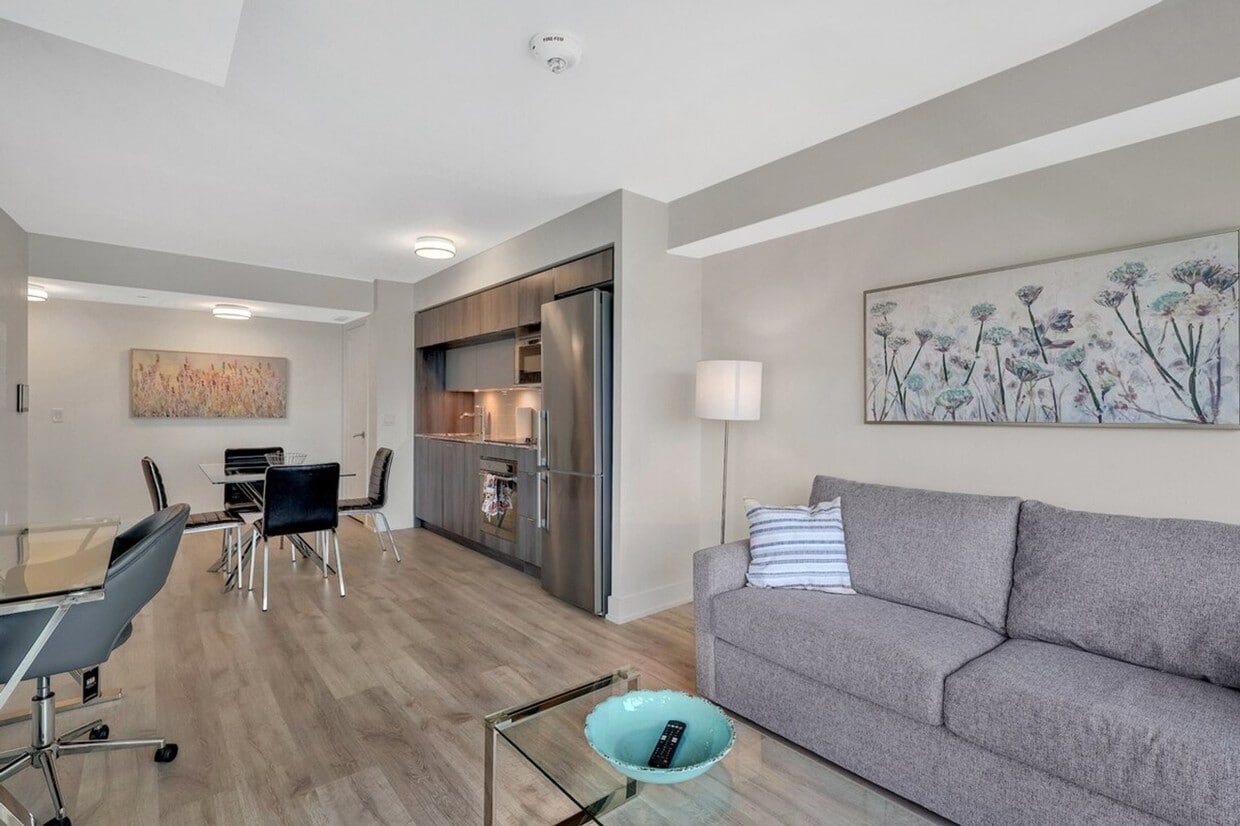 Primary Photo - 585 Bloor St E