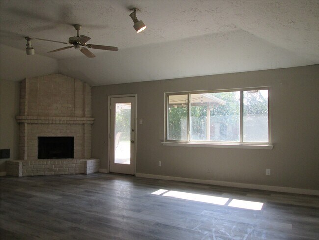 Foto del edificio - 2506 Portland Dr