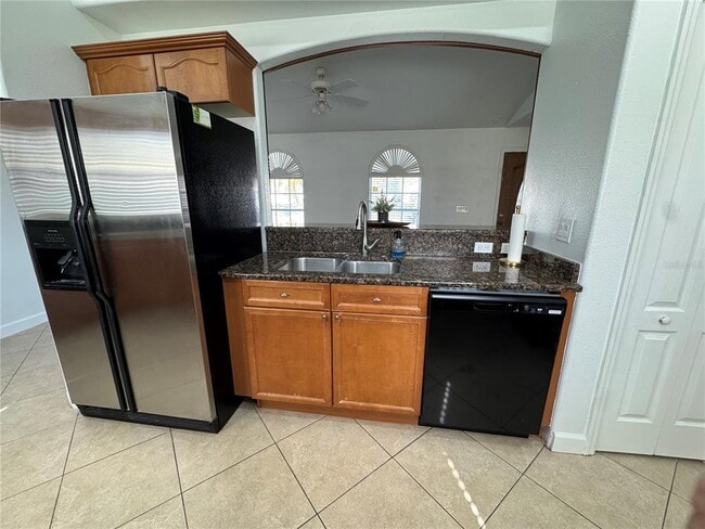 Foto del edificio - 14940 Day Lily Ct