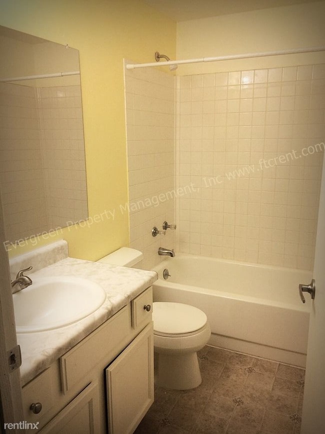 Building Photo - 1766 Bedford Cir