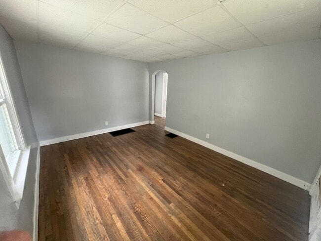 Building Photo - Large home in a great location