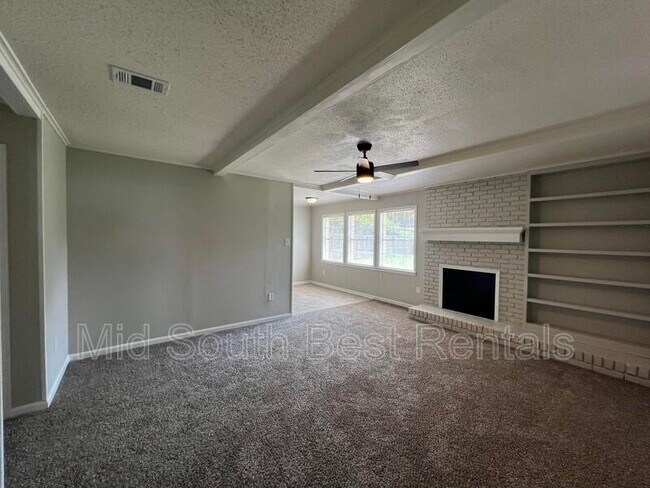 Building Photo - 2047 Janis Dr