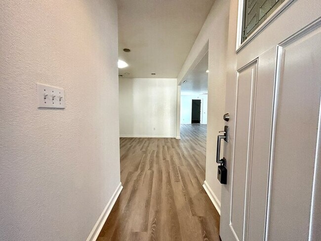 Building Photo - Great 4 bedroom 2 bath home in Rocklin