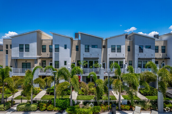 Building Photo - Uptown Kenwood