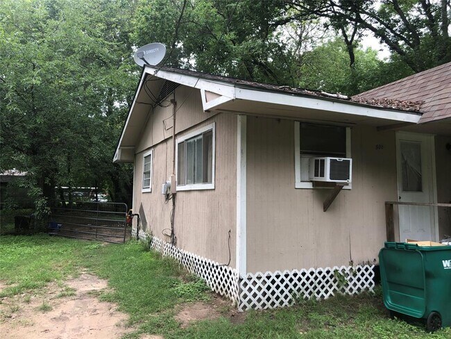 Foto del edificio - 508 Dunnam Ave