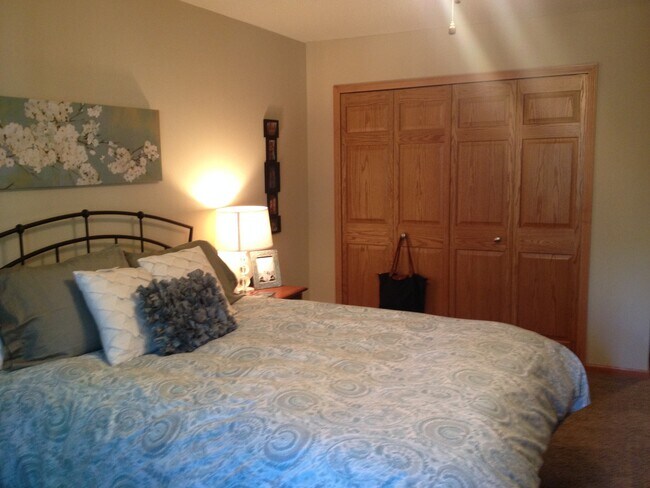 Foto del edificio - Completely Updated St. Louis Park Condo-Near Uptown, HWYS, Shops At West End