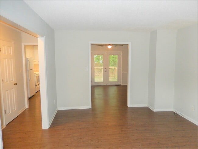 Foto del edificio - 6720 Glendower Rd