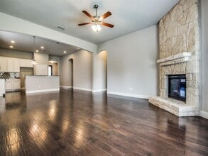 Building Photo - 812 Llano Falls Dr