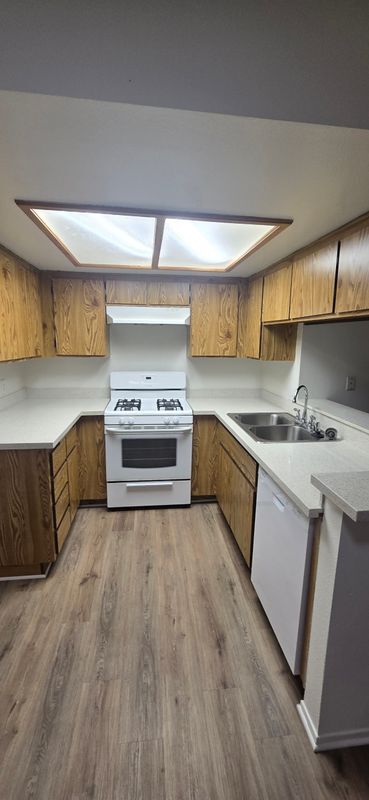 Building Photo - 3841 Franklin Ave