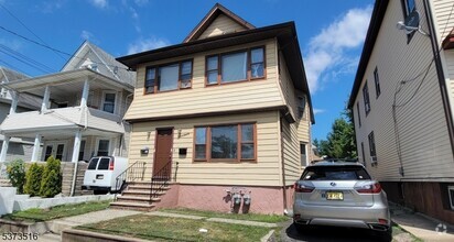 Building Photo - 16 Van Cleve Ave