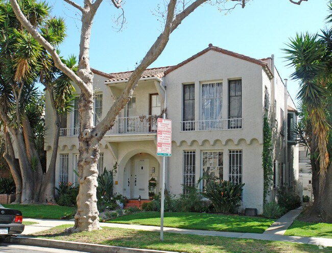 Building Photo - 446-448 S Oakhurst Dr